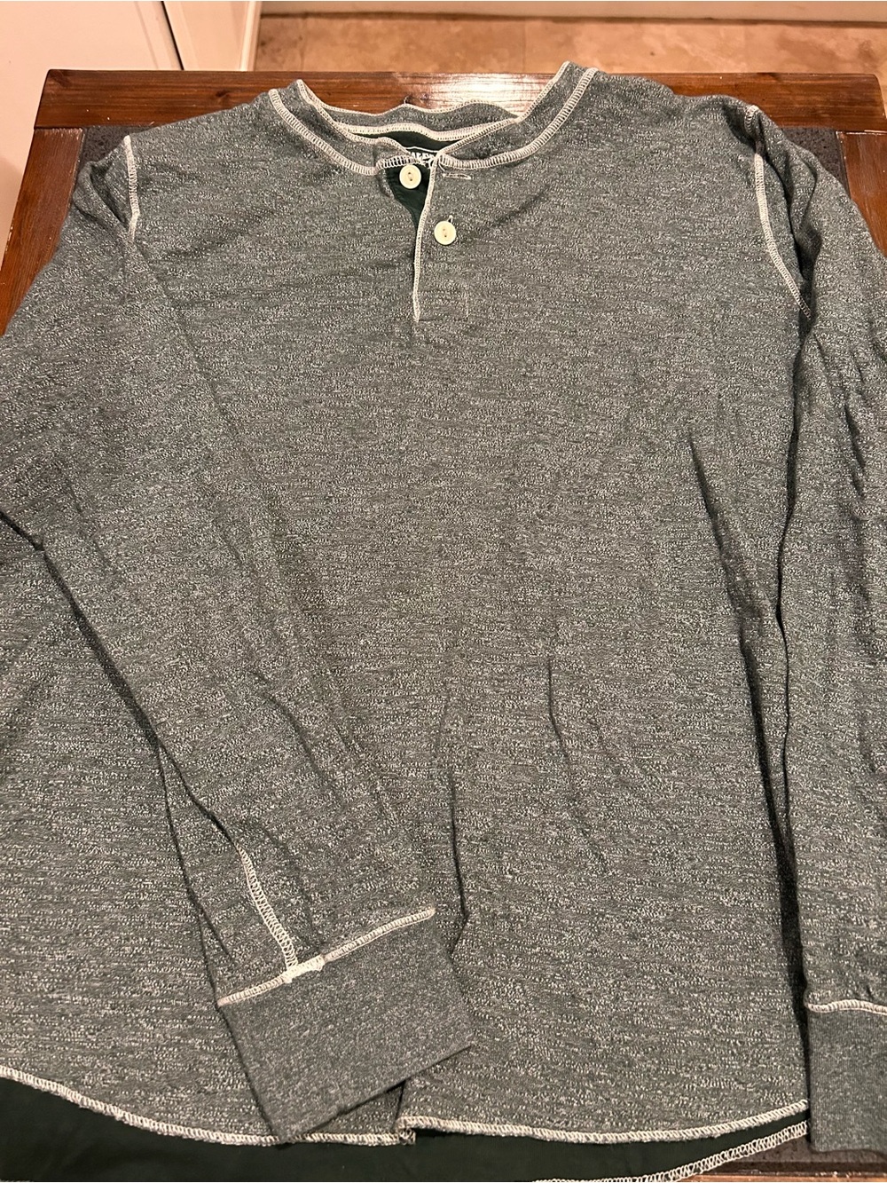 American Eagle Outfitters Men's Heather Green Long-Sleeve Henley